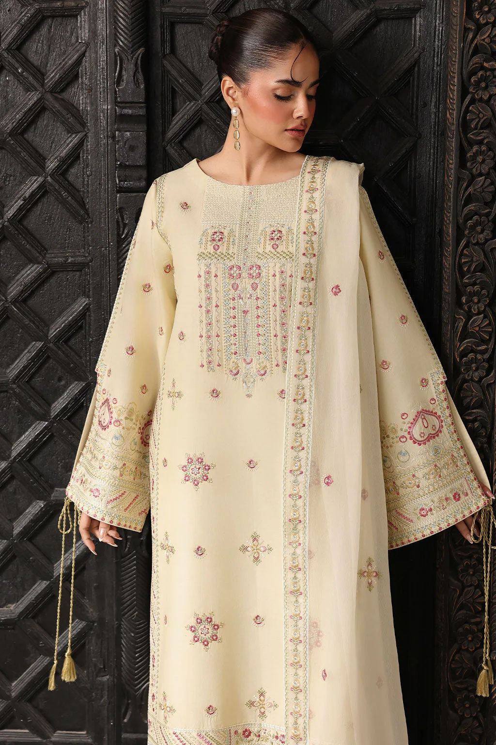 Pastel olive long shirt in lawn, chiffon and organza with subtle detailing – view 4 – Poshaq