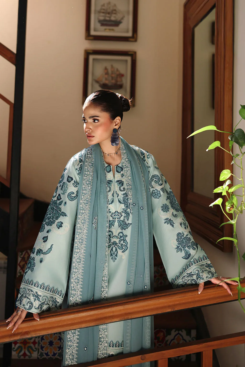 Light Ferozi organza chiffon dress with embroidered sleeves and dupatta – view 3 – Poshaq