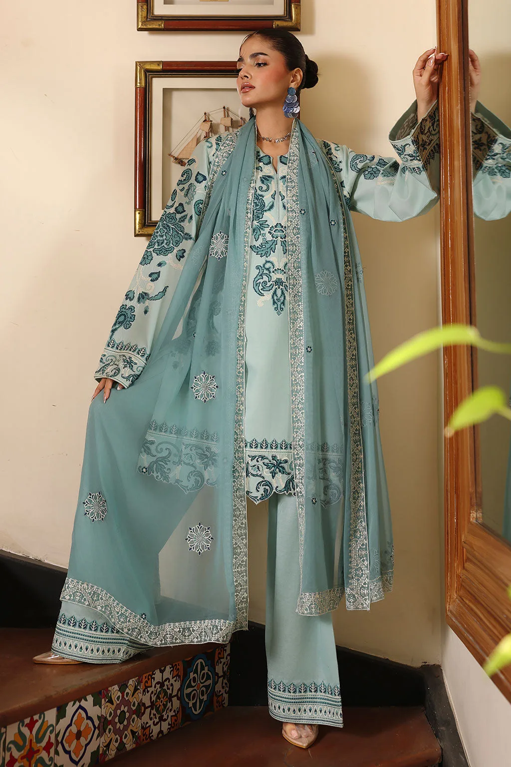 Light Ferozi organza chiffon dress with embroidered sleeves and dupatta – view 4 – Poshaq
