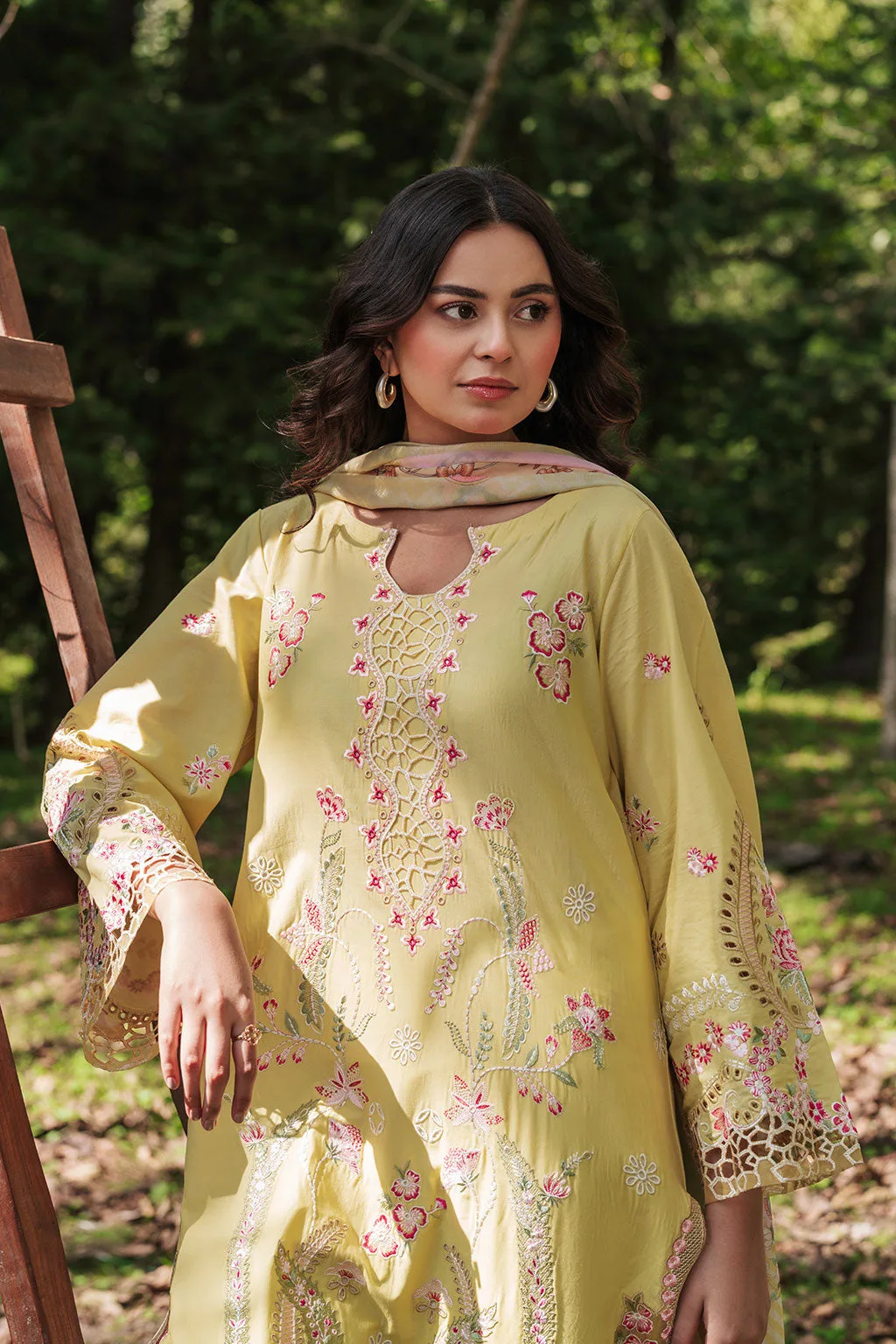 Pale yellow long shirt with embroidered front and sleeves – view 3 – Poshaq