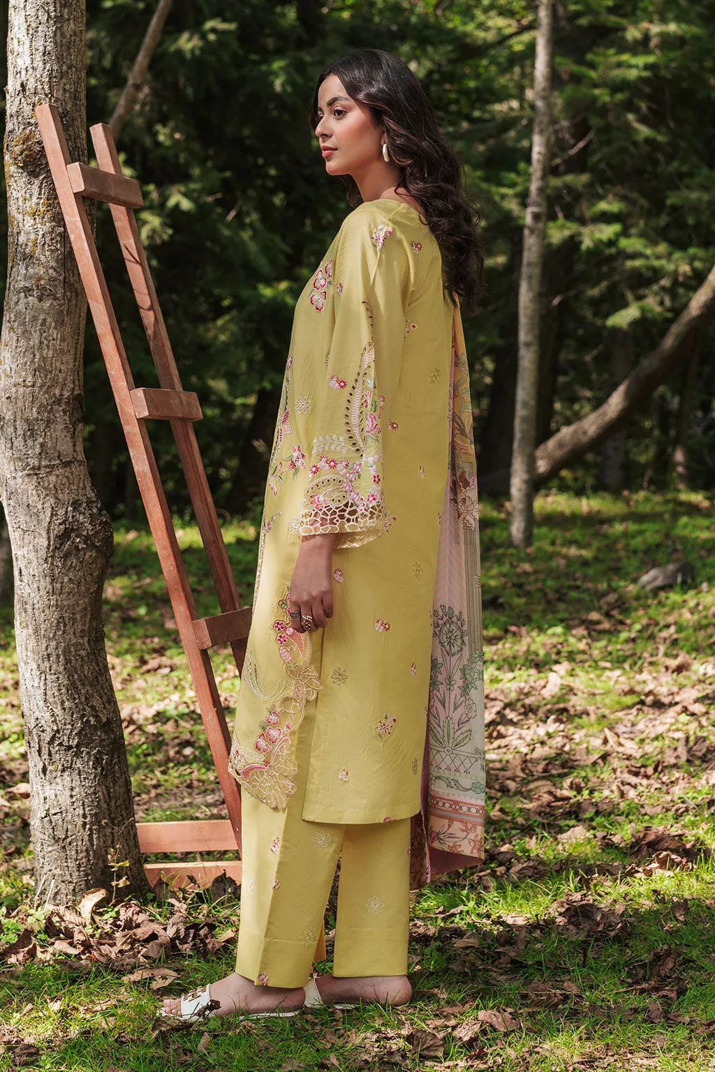 Pale yellow long shirt with embroidered front and sleeves – view 5 – Poshaq