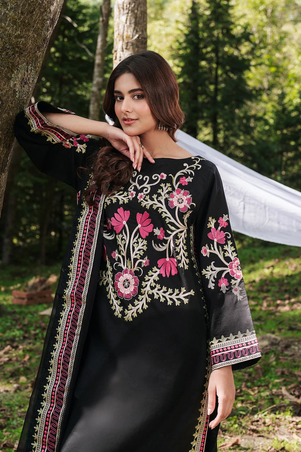 Black long shirt with embroidered organza and lawn detailing – view 4 – Poshaq