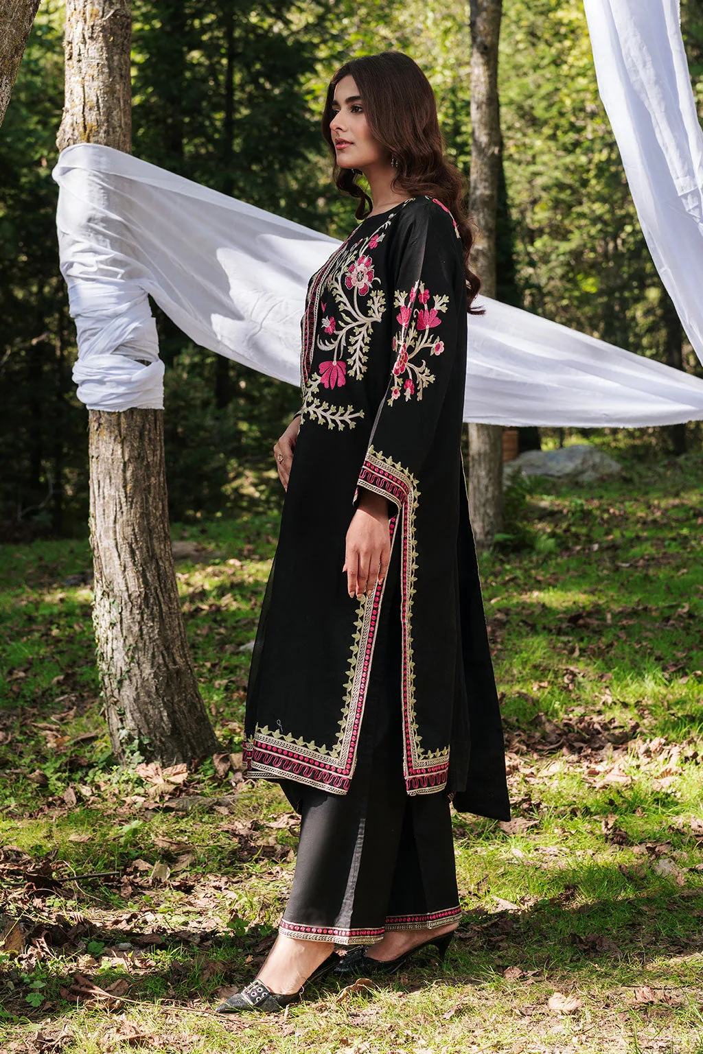 Black long shirt with embroidered organza and lawn detailing – view 5 – Poshaq