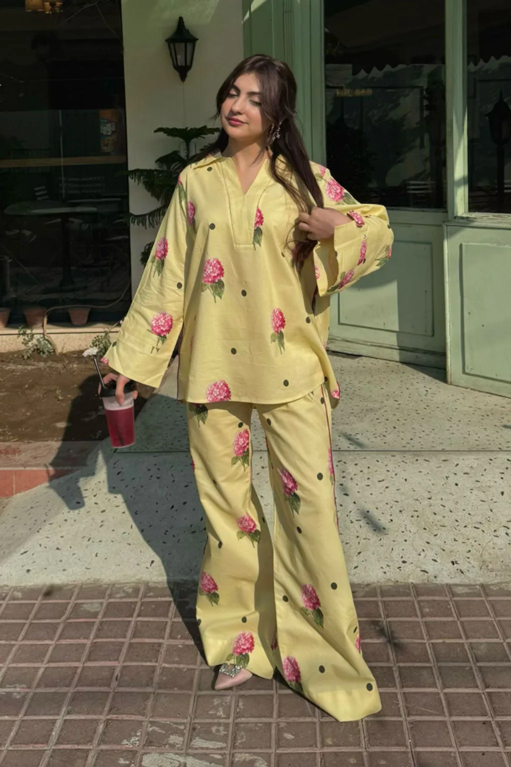 Lemon yellow lawn long shirt with floral print and matching trousers – view 3 – Poshaq