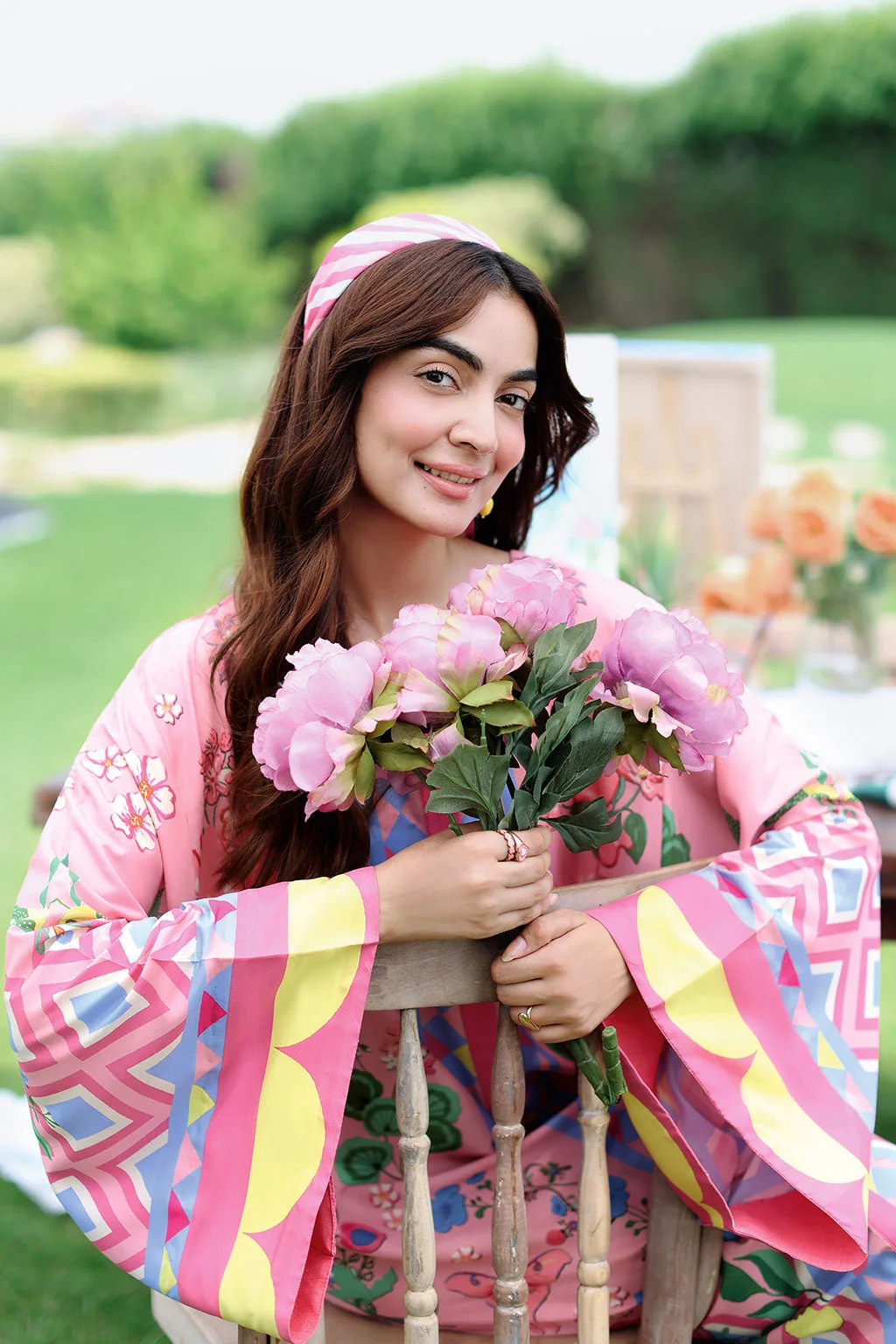 Pink lawn kaftan with vibrant printed pattern – view 3 – Poshaq