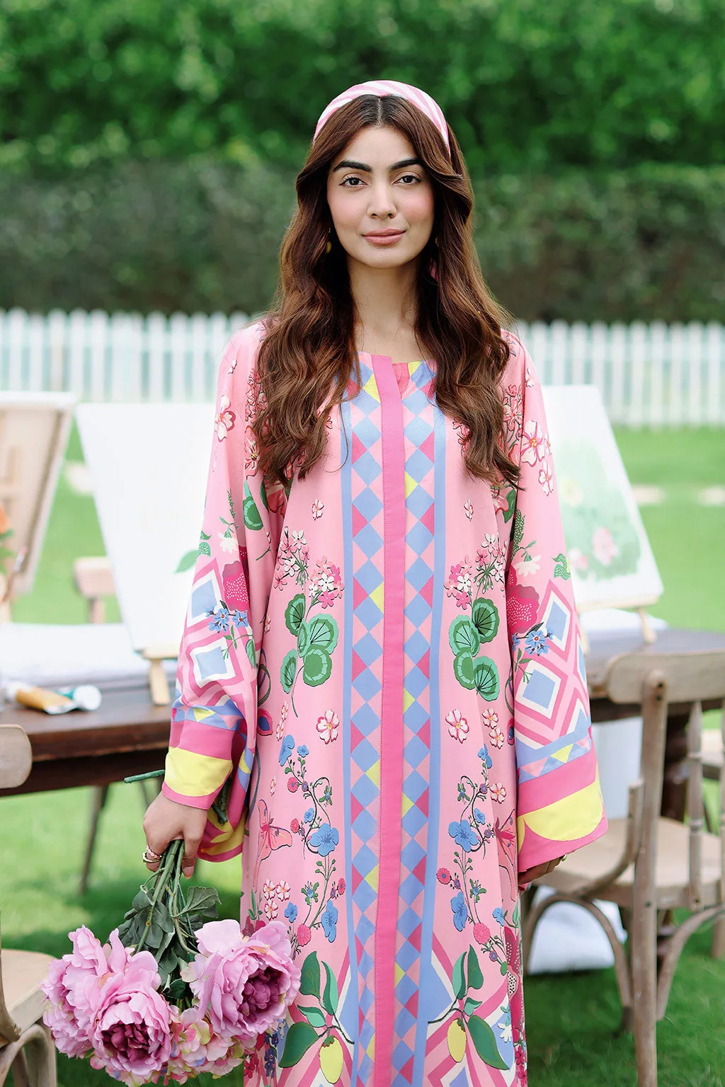 Pink lawn kaftan with vibrant printed pattern – view 4 – Poshaq