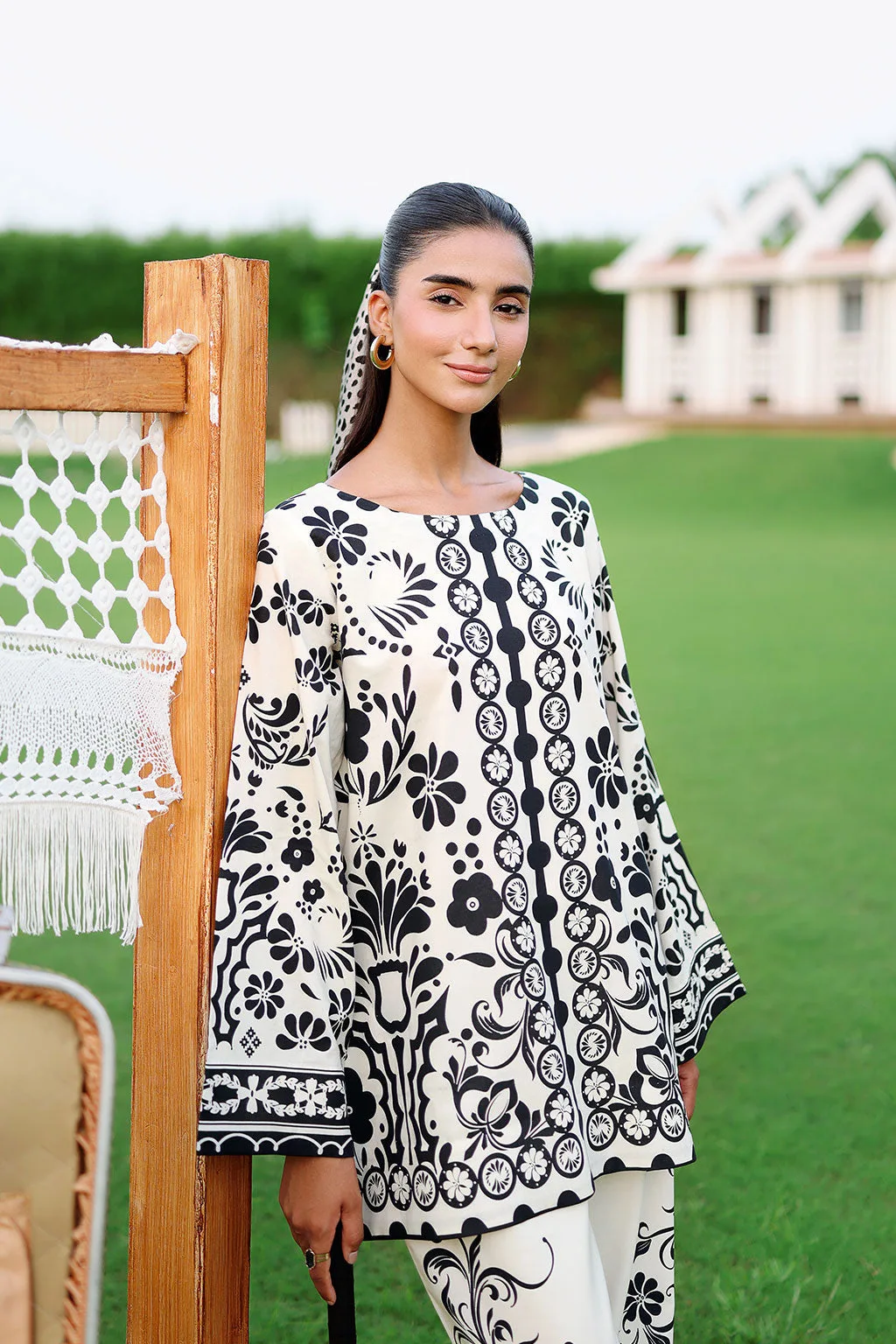Off White 2‑Piece Lawn Set with subtle print – view 3 – Poshaq