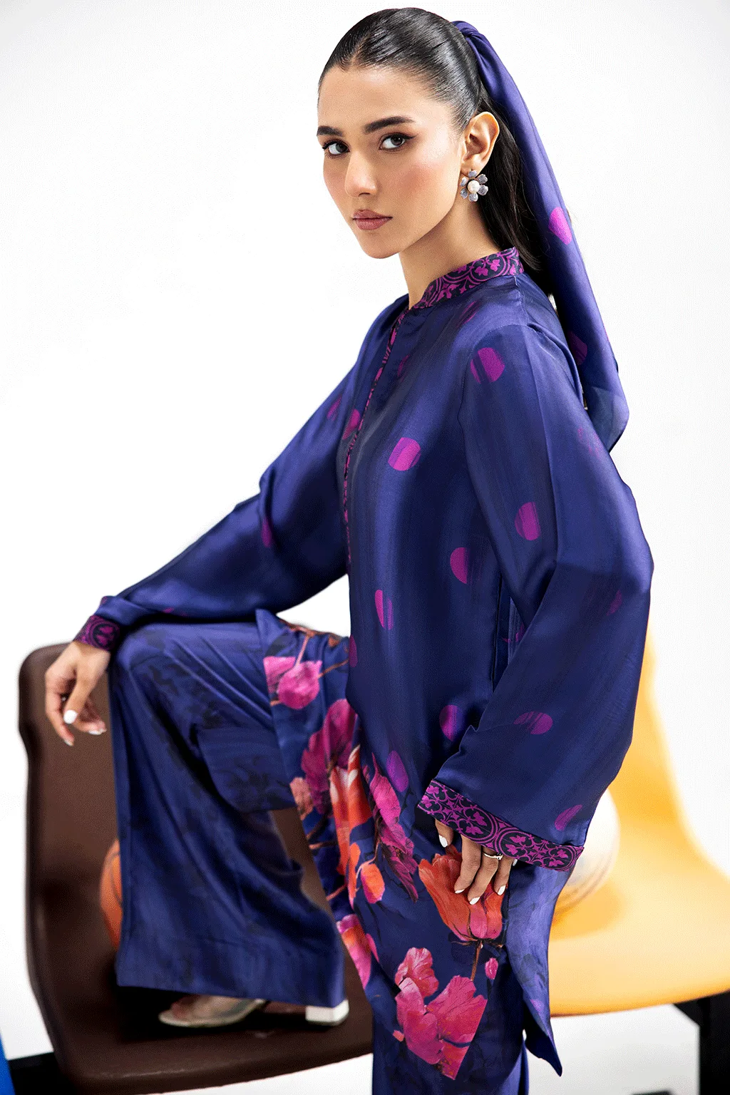 Blue silk printed set with shirt and straight pants – view 3 – Poshaq