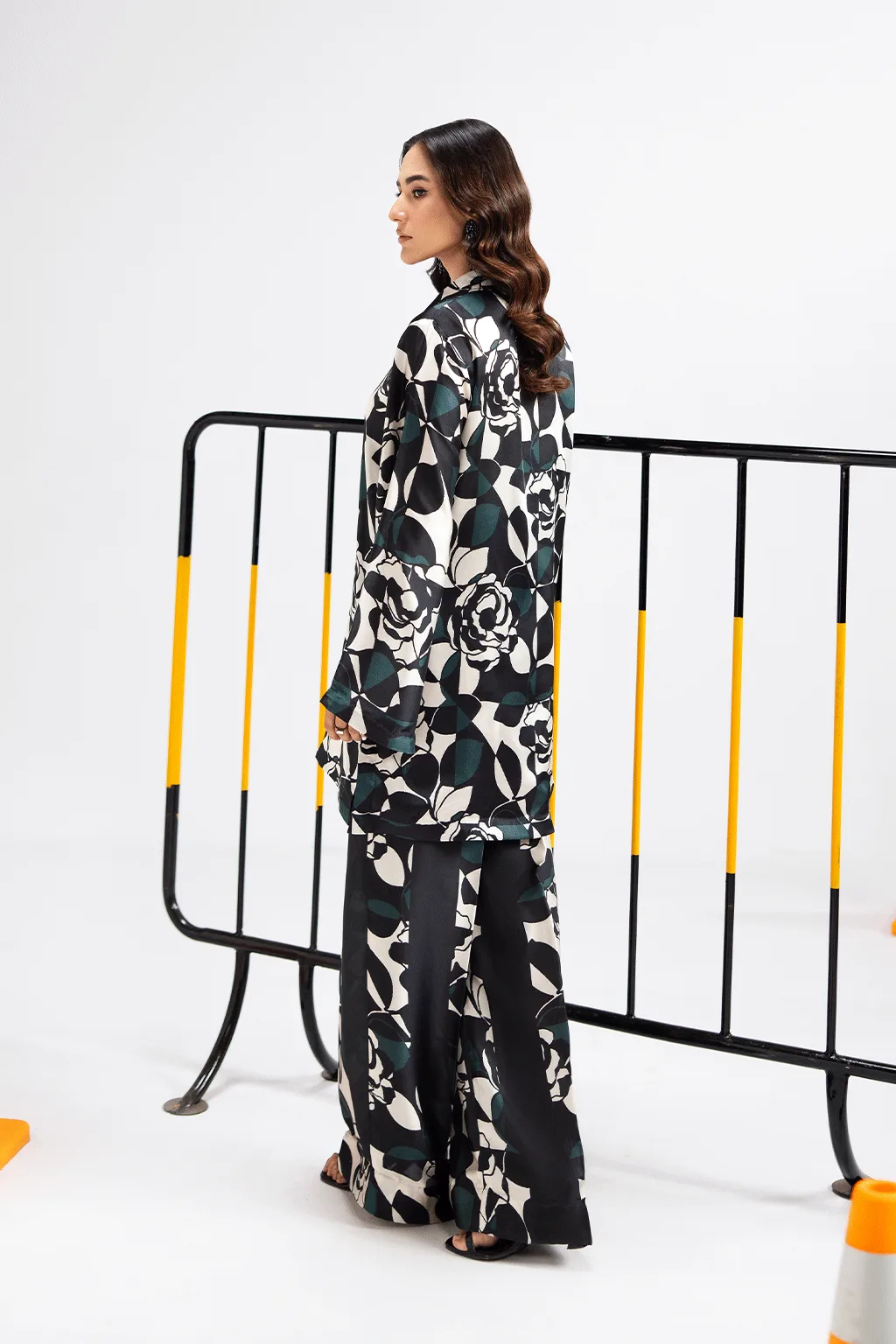 Deep olive green silk printed suit with shirt and straight trousers – view 2 – Poshaq