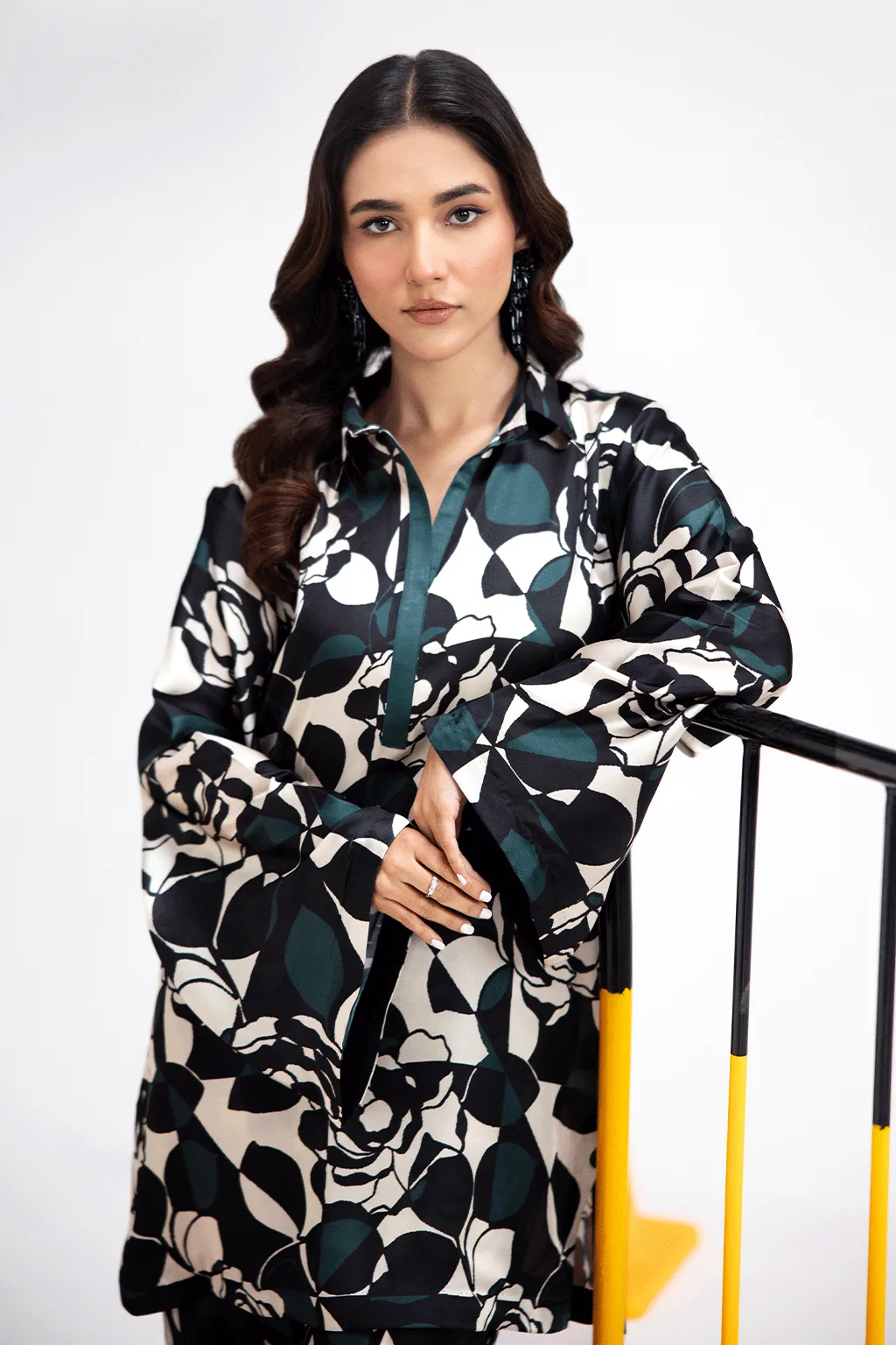 Deep olive green silk printed suit with shirt and straight trousers – view 3 – Poshaq