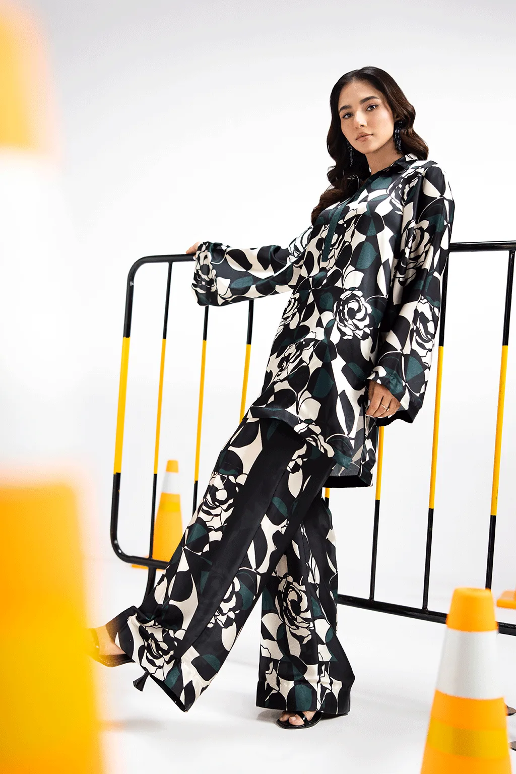 Deep olive green silk printed suit with shirt and straight trousers – view 4 – Poshaq