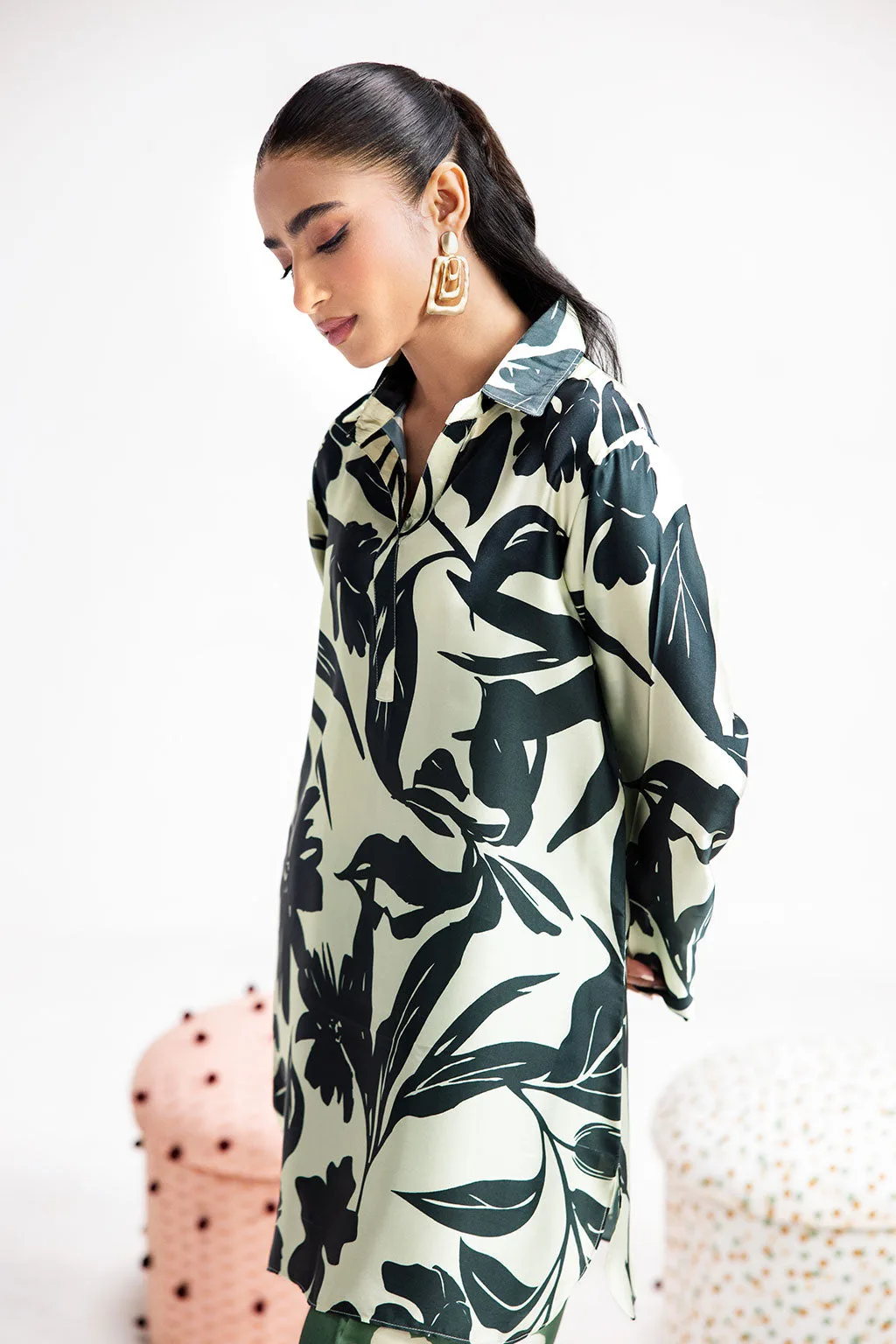 Spanish Green silk shirt and straight pants set – view 3 – Poshaq