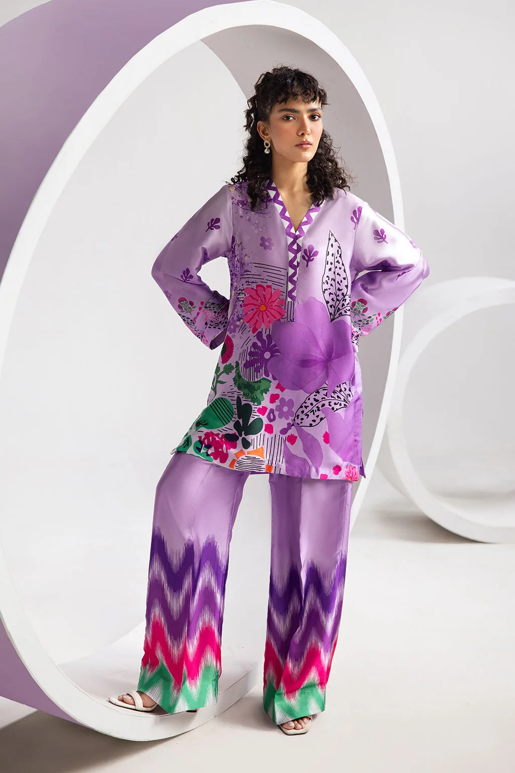 Purple silk shirt and straight‑cut trousers with digital print – view 1 – Poshaq