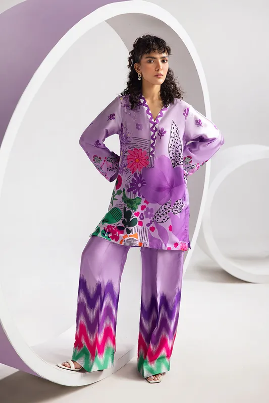 Purple silk shirt and straight‑cut trousers with digital print – view 1 – Poshaq