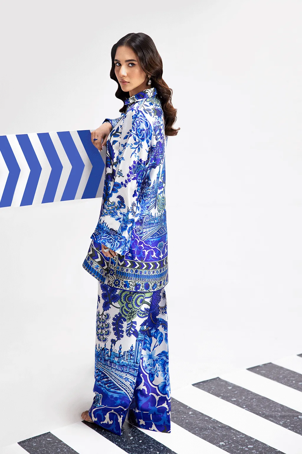 Blue silk shirt and straight pants set with digital print – view 2 – Poshaq