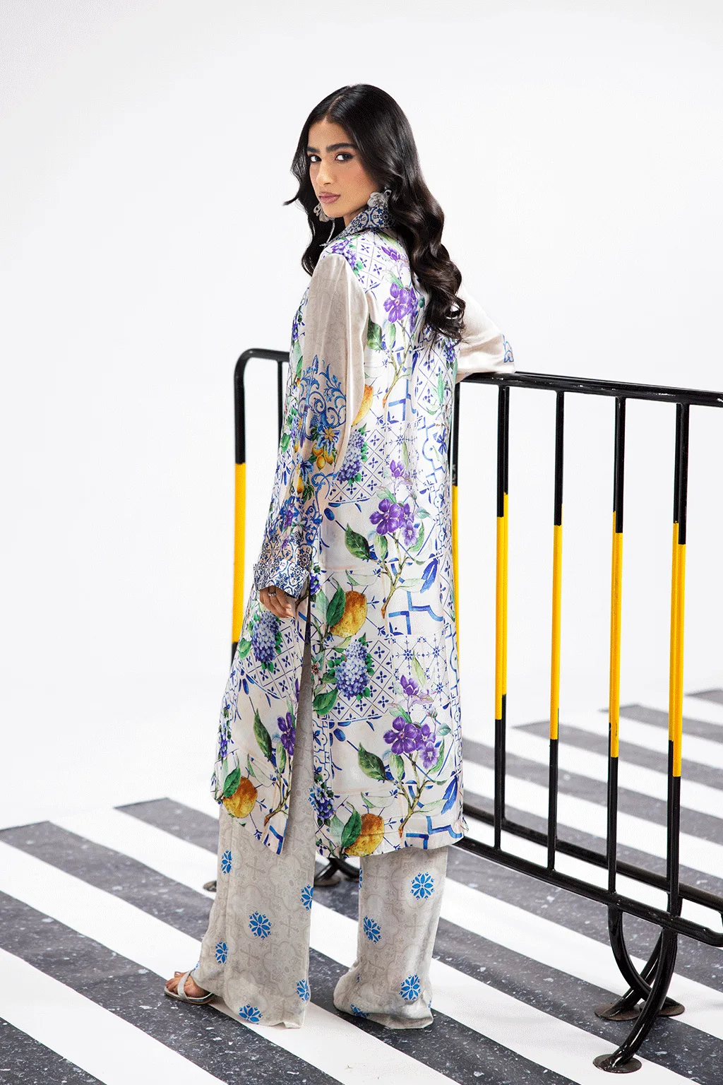 Off white silk casual shirt with extended collar – view 2 – Poshaq