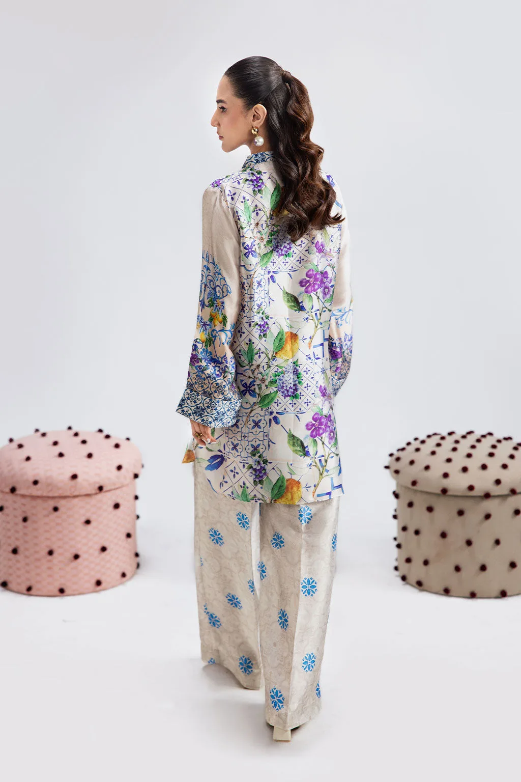 Pearl white silk shirt and straight trousers set with subtle digital print – view 2 – Poshaq