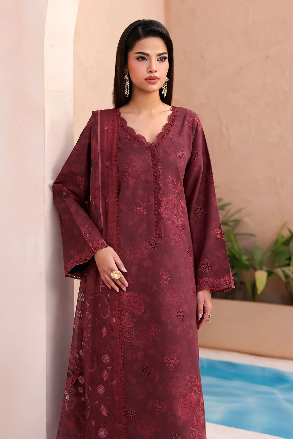 Maroon three‑piece suit with organza shirt, chiffon dupatta and lawn trouser – view 3 – Poshaq