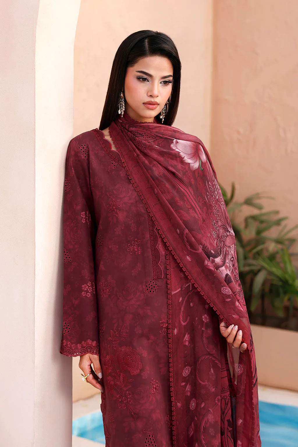 Maroon three‑piece suit with organza shirt, chiffon dupatta and lawn trouser – view 4 – Poshaq