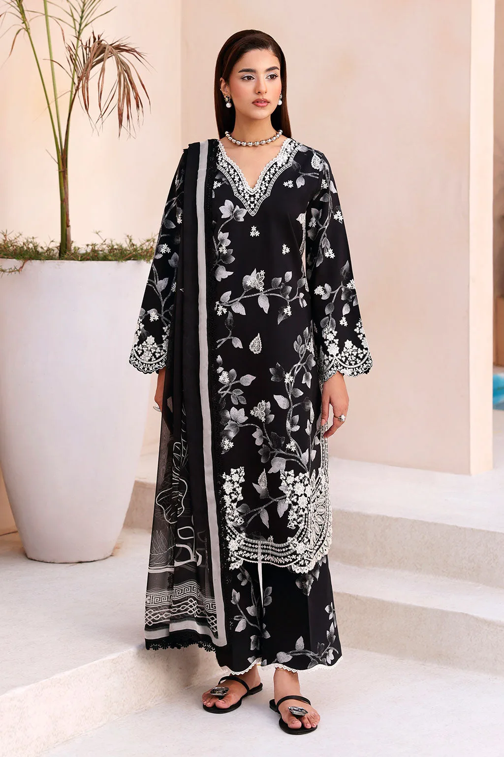 Black long shirt with organza trim and chiffon sleeves – view 1 – Poshaq