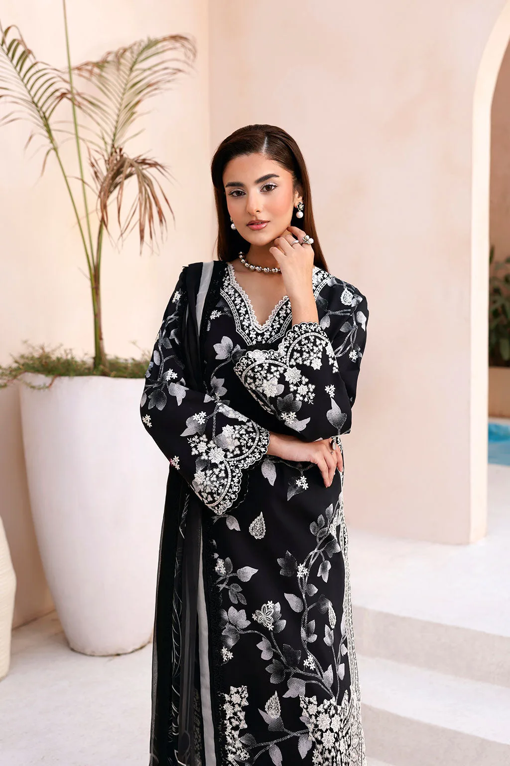Black long shirt with organza trim and chiffon sleeves – view 3 – Poshaq