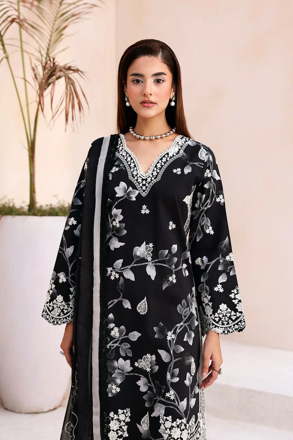Black long shirt with organza trim and chiffon sleeves – view 4 – Poshaq