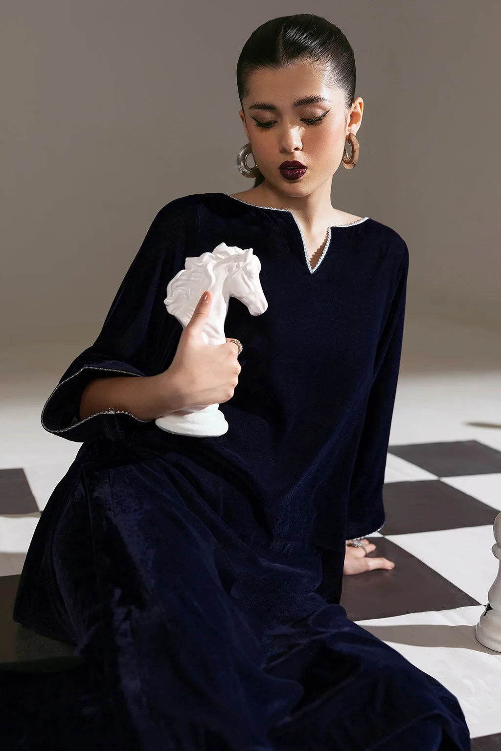 Black velvet ladies set with sleek shirt and trousers – view 4 – Poshaq