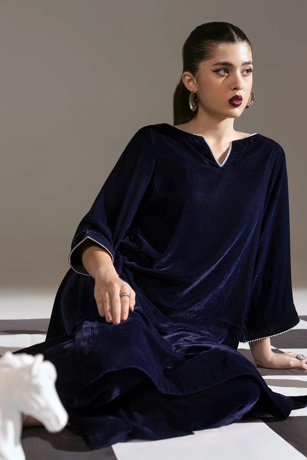Black velvet ladies set with sleek shirt and trousers – view 5 – Poshaq