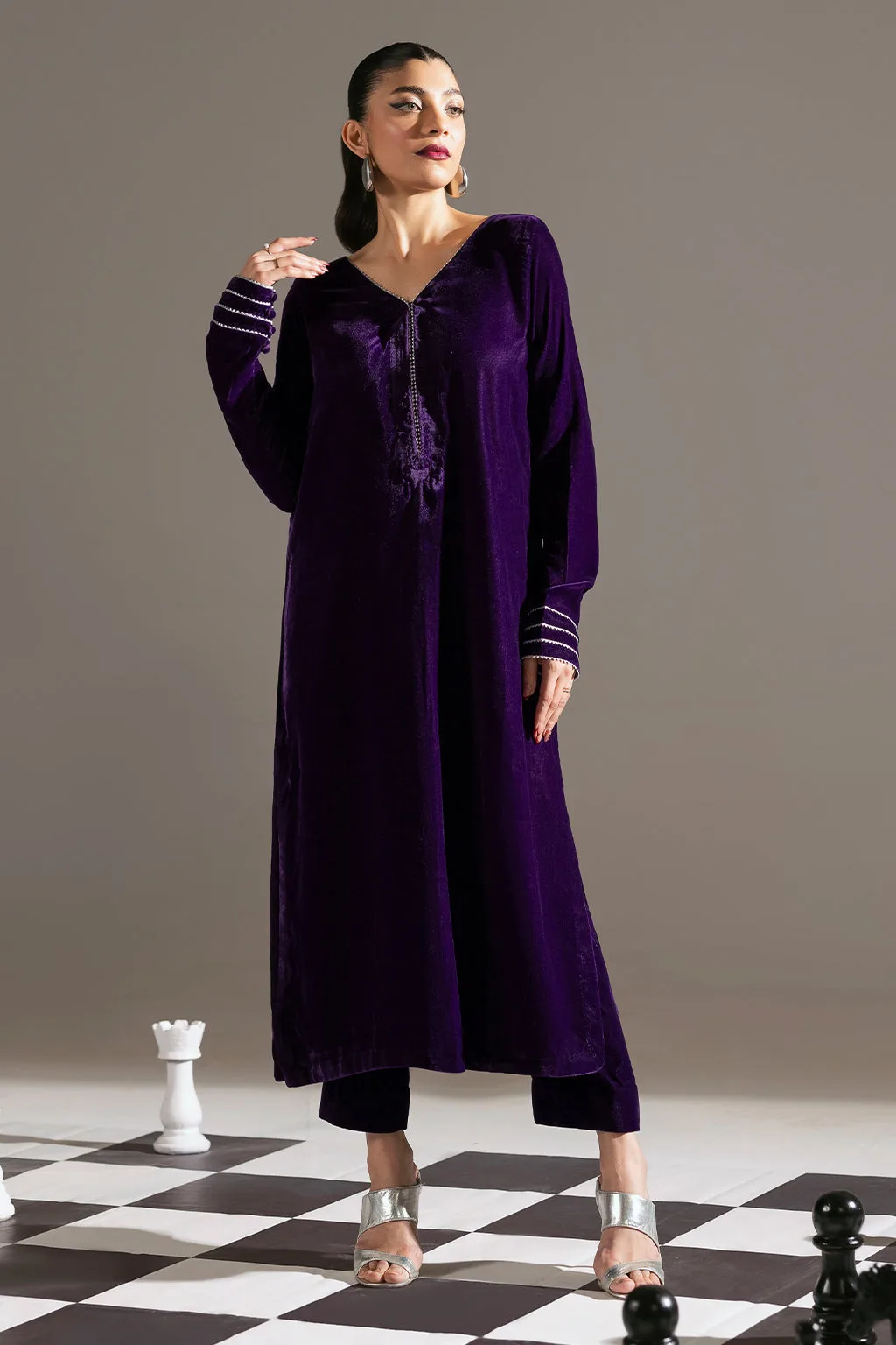 Dark purple long velvet shirt with V‑plunging neckline – view 1 – Poshaq