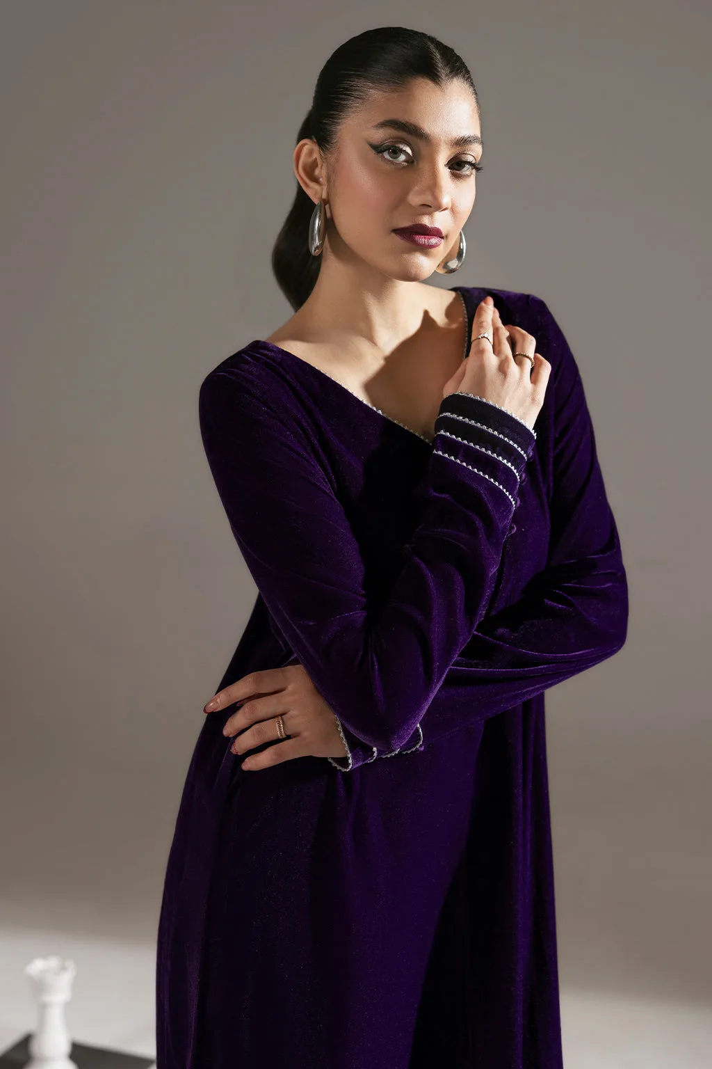 Dark purple long velvet shirt with V‑plunging neckline – view 4 – Poshaq