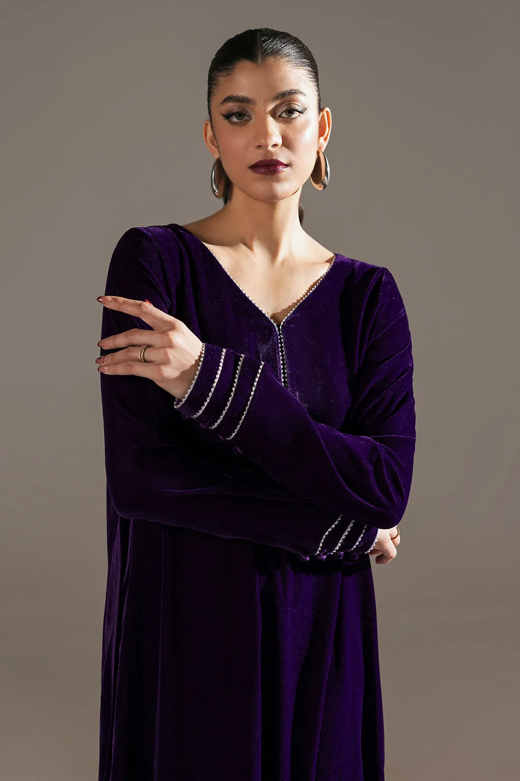 Dark purple long velvet shirt with V‑plunging neckline – view 5 – Poshaq