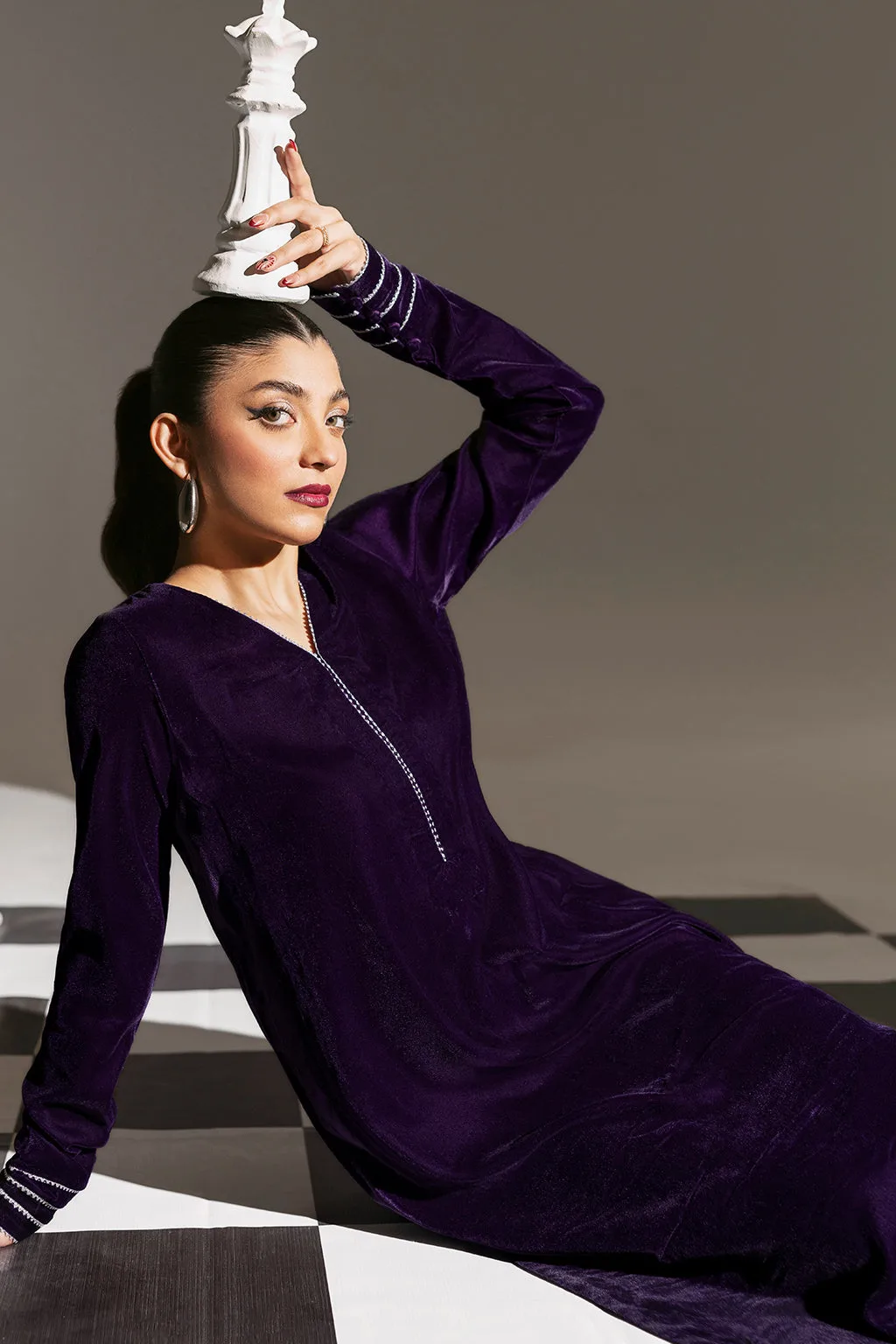 Dark purple long velvet shirt with V‑plunging neckline – view 6 – Poshaq