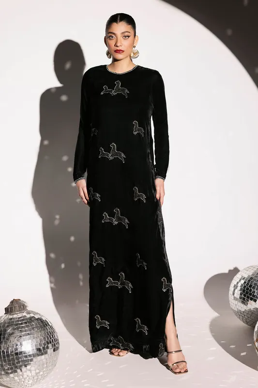 Black velvet kaftan with embroidered neckline and boat collar – view 1 – Poshaq