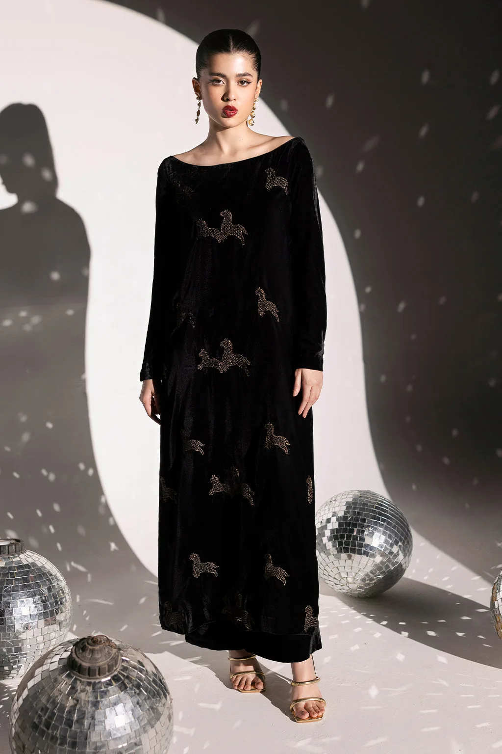 Black velvet long shirt with off‑shoulder neckline – view 1 – Poshaq