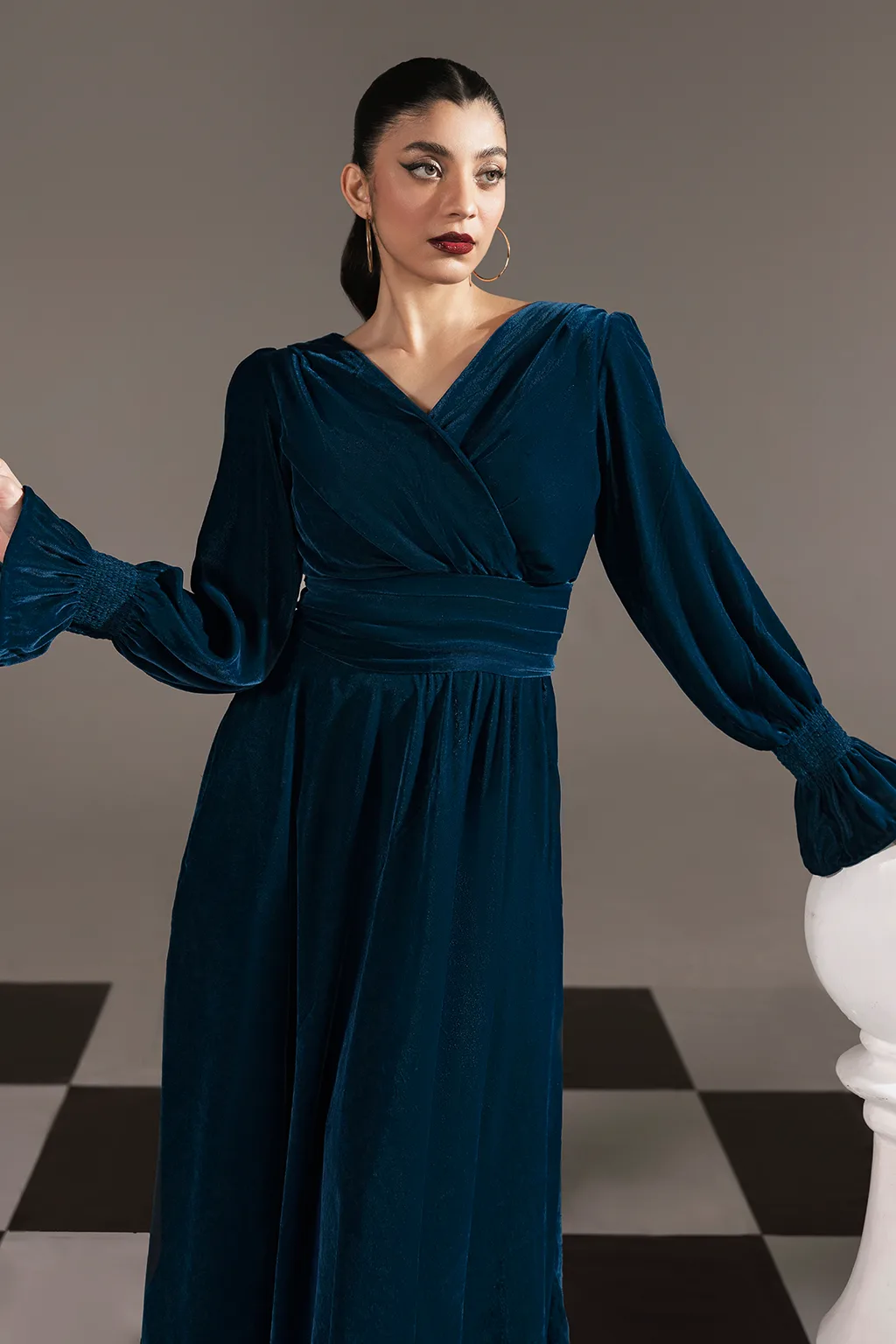 Zinc velvet dress with overlap neckline and waist belt – view 6 – Poshaq
