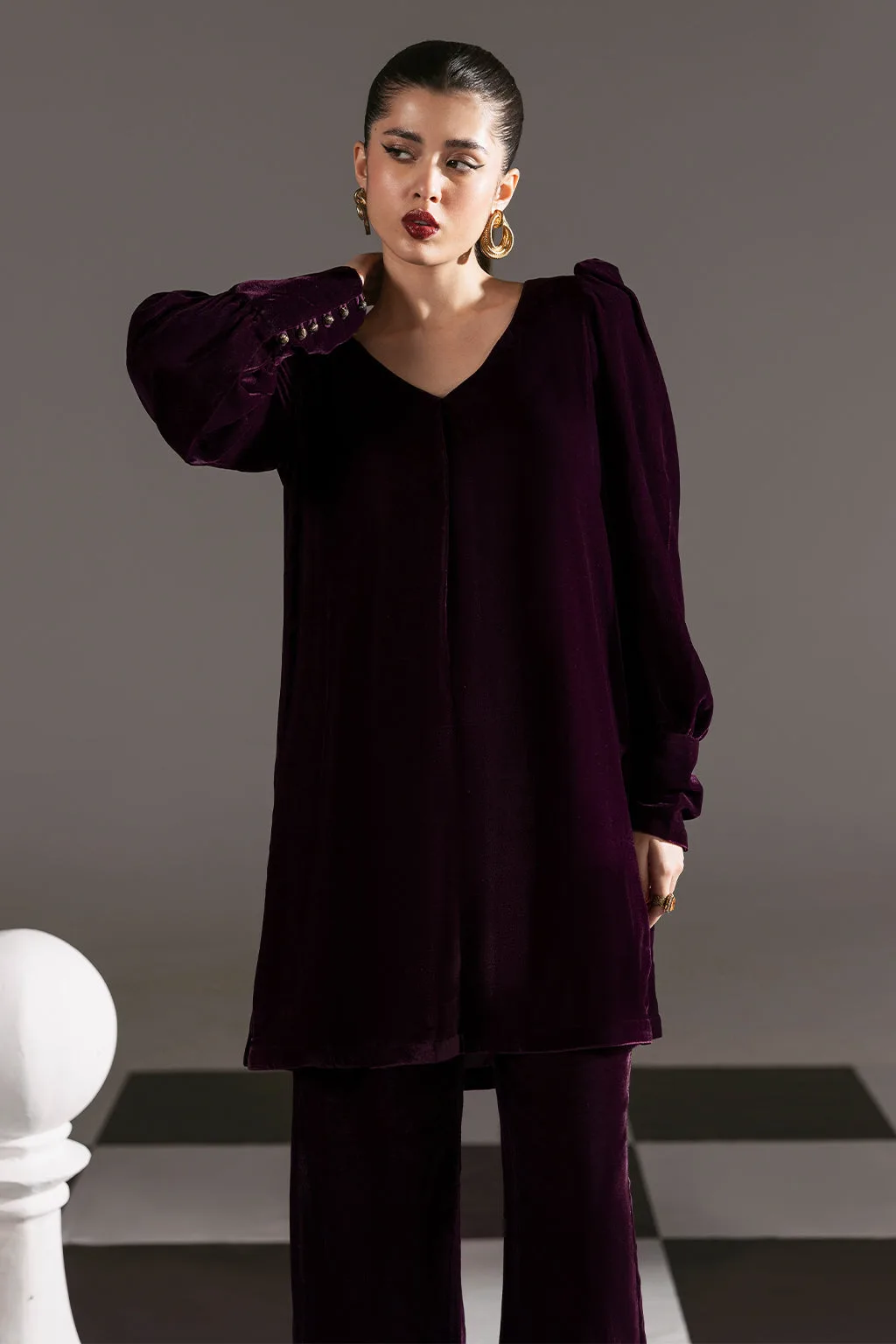 Dark plum velvet suit with V-neck shirt and matching trousers – view 5 – Poshaq