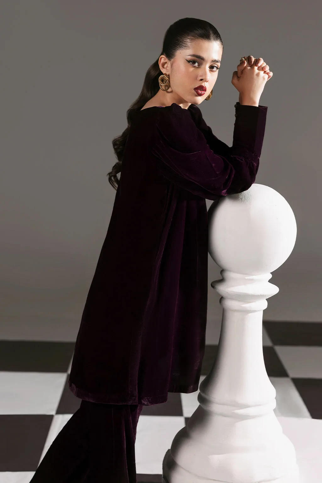 Dark plum velvet suit with V-neck shirt and matching trousers – view 6 – Poshaq