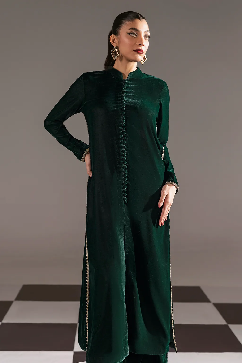 luxurious velvet long shirt with subtle sheen – view 2 – Poshaq