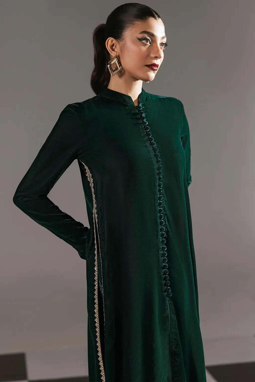 luxurious velvet long shirt with subtle sheen – view 3 – Poshaq