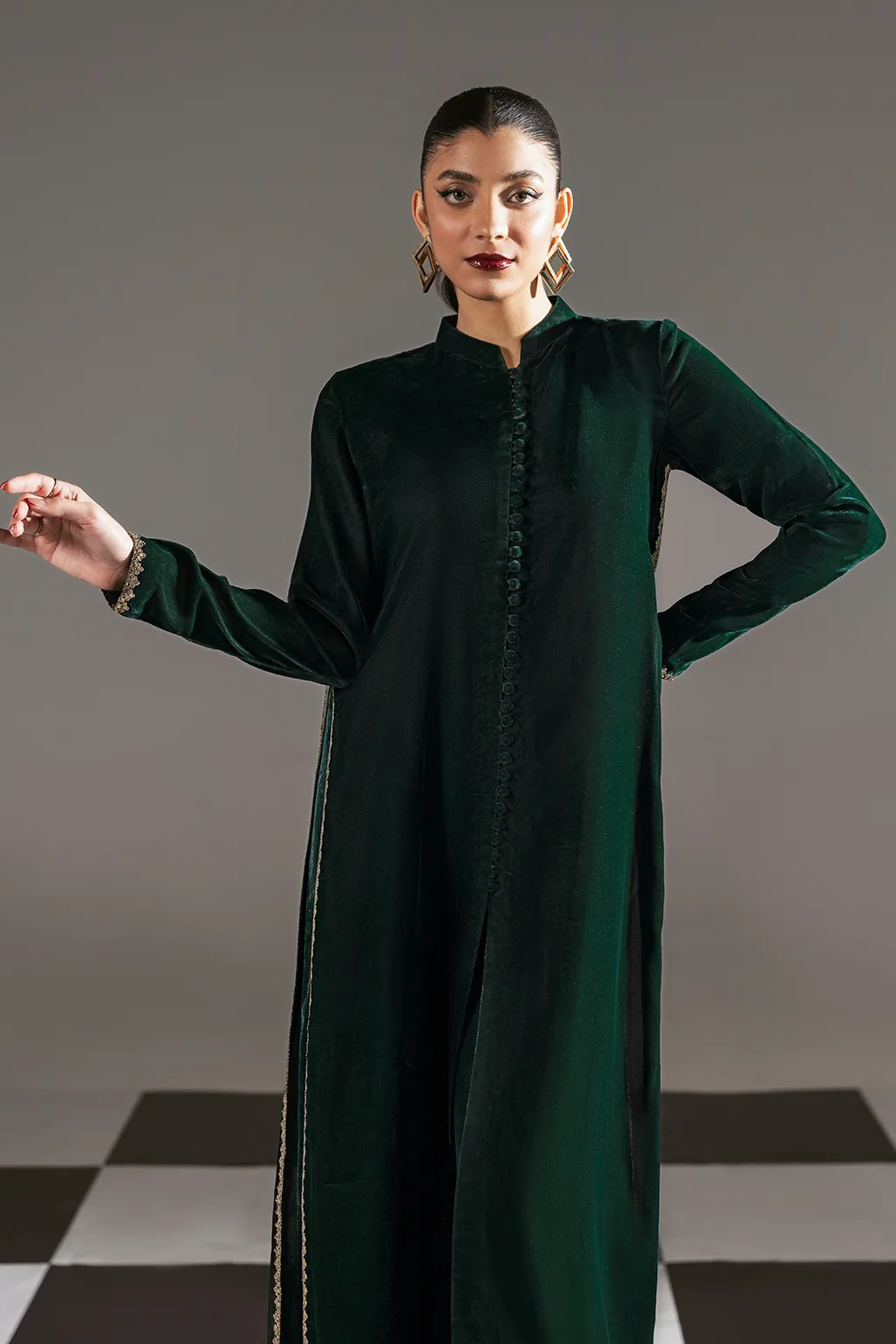 luxurious velvet long shirt with subtle sheen – view 4 – Poshaq