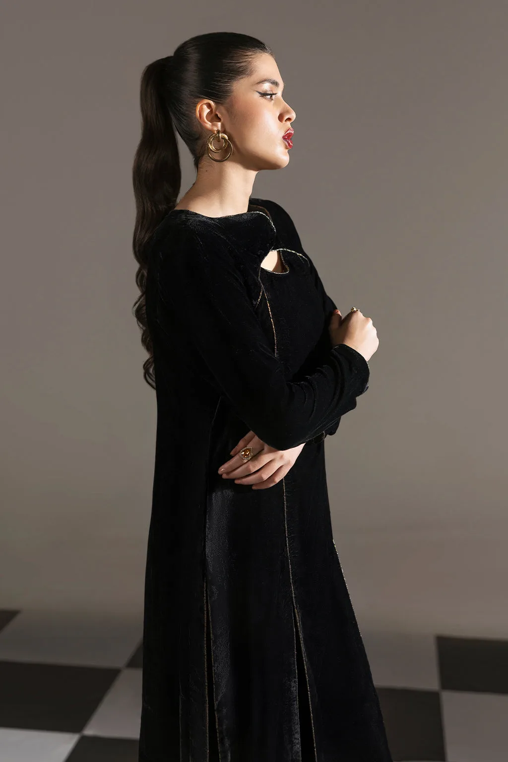 black velvet set with winged neckline and side slits – view 3 – Poshaq