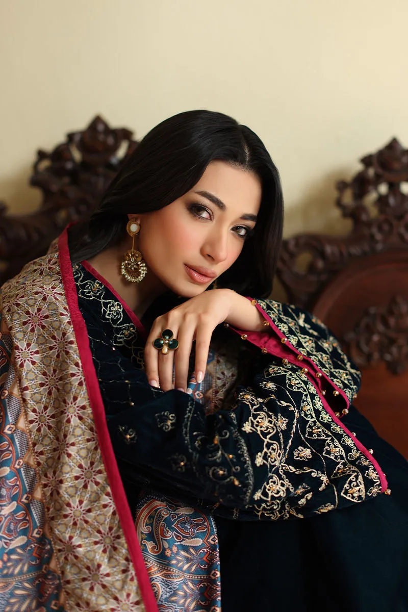 Black velvet shawl with sleek drape – view 3 – Poshaq
