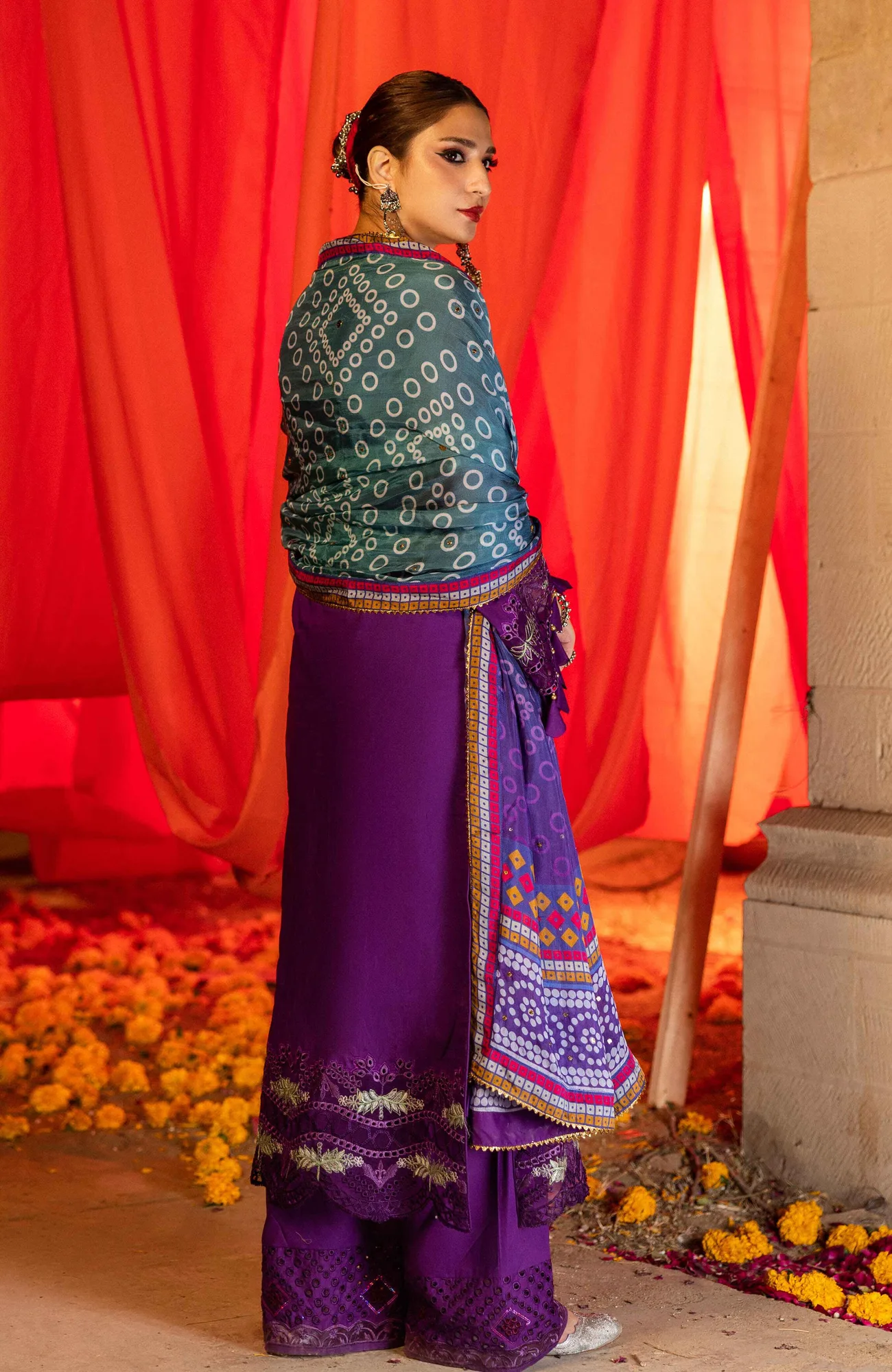 Dark purple organza shirt with chikankari embroidery and silk dupatta – view 2 – Poshaq