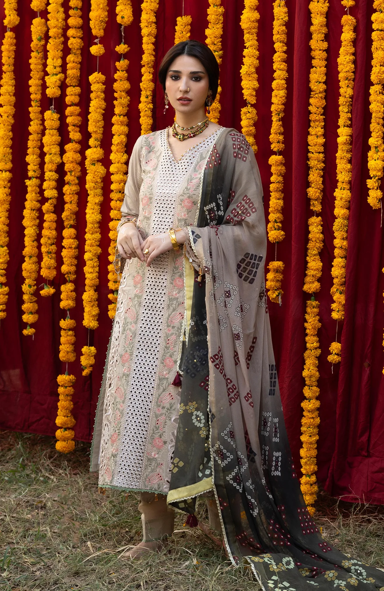Beige chiffon long shirt with organza panels and Chikankari embroidery – view 3 – Poshaq