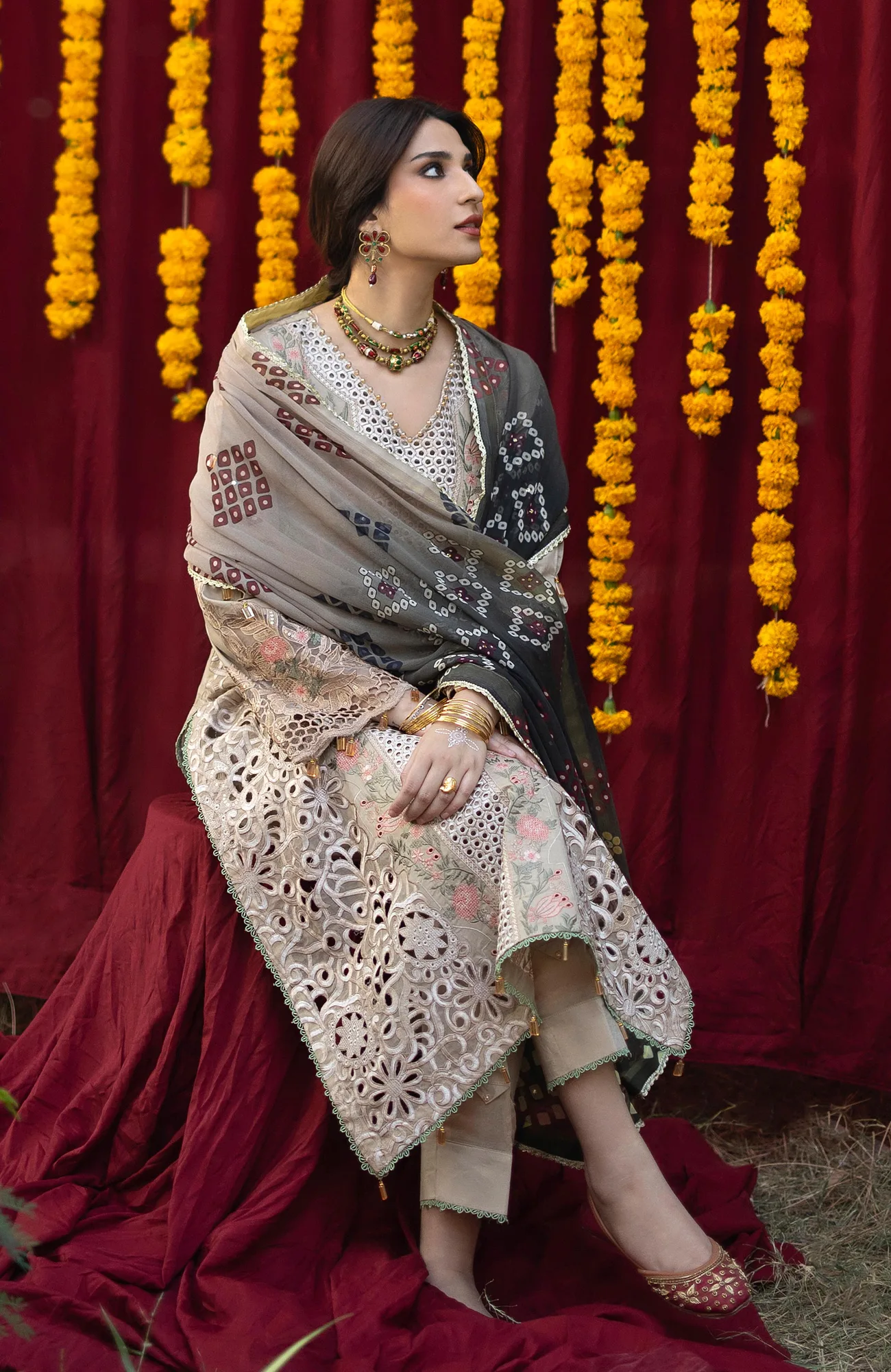 Beige chiffon long shirt with organza panels and Chikankari embroidery – view 4 – Poshaq