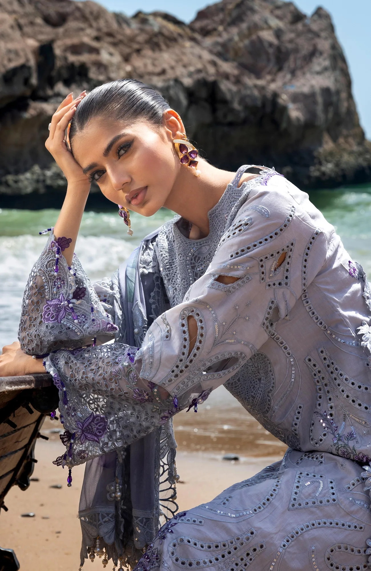 Light lavender long shirt with embroidered front and back details – view 5 – Poshaq