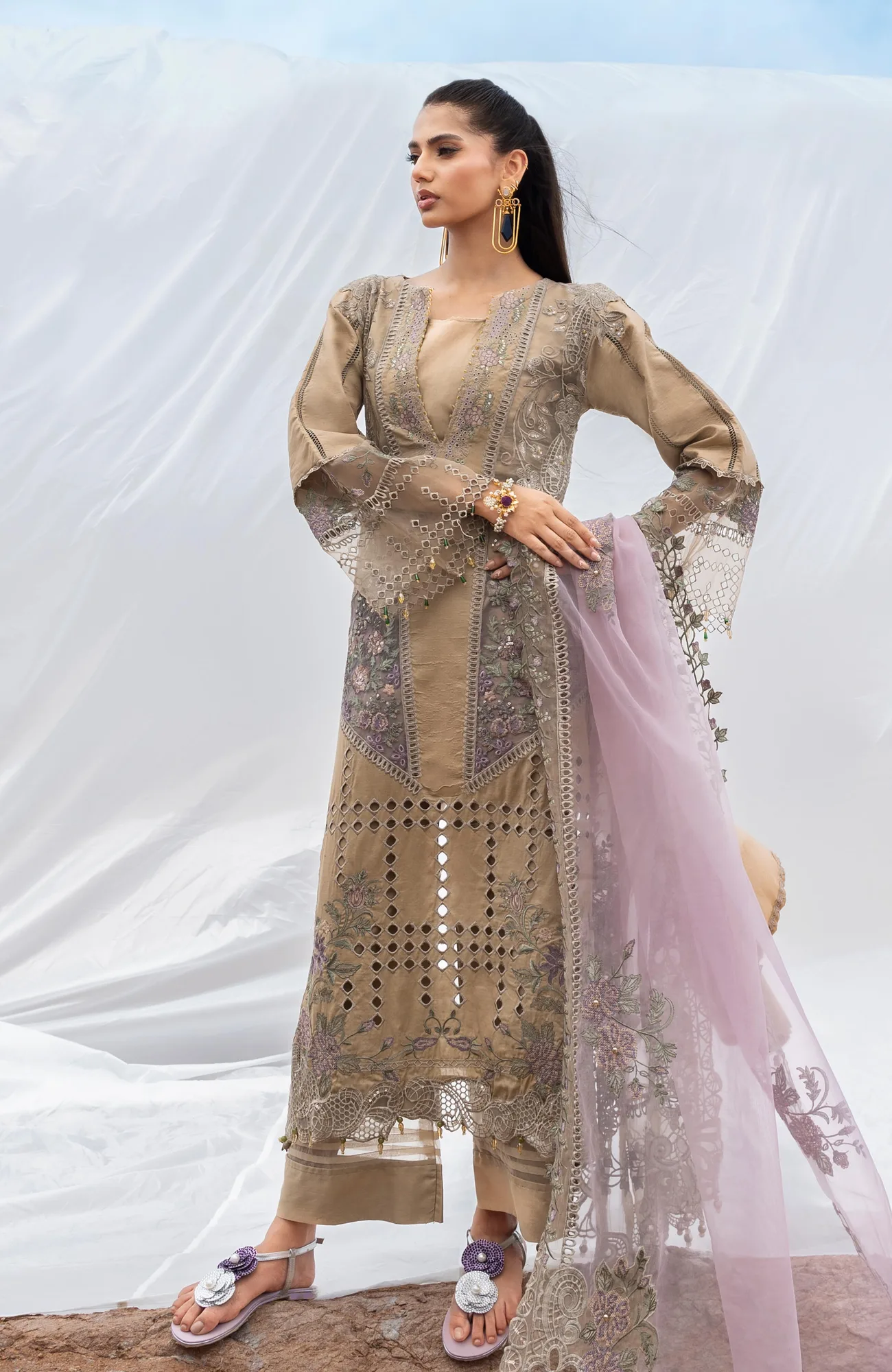 Beige long shirt with organza and lawn embroidery – view 5 – Poshaq
