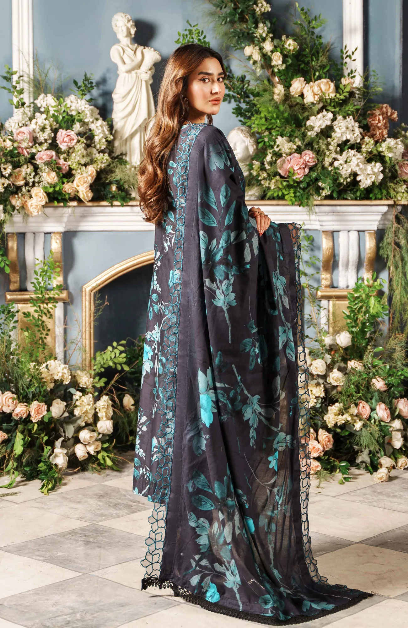 Black long shirt with cutwork appliques, cambric and lawn fabric – view 2 – Poshaq