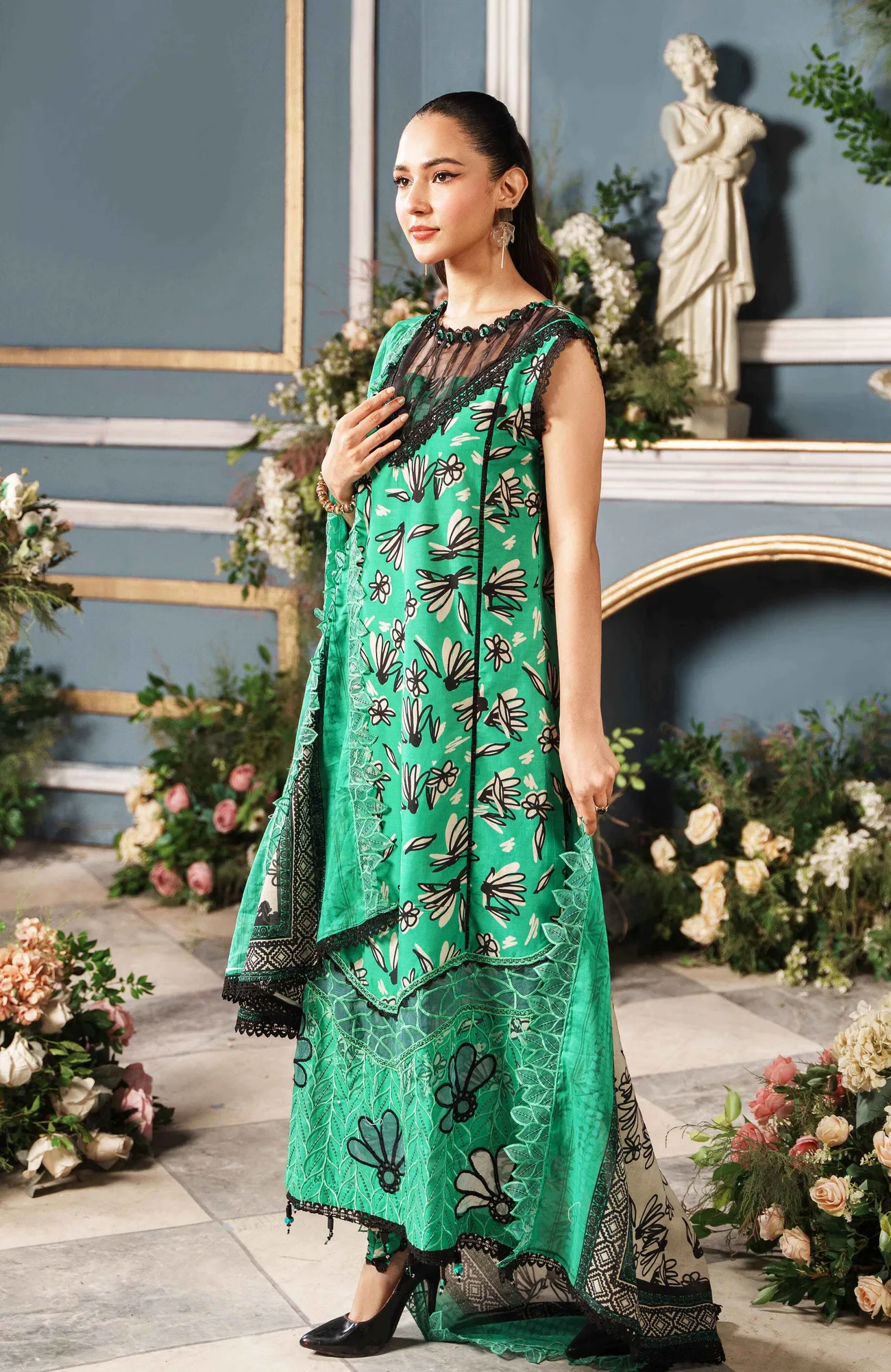 Green long shirt with cutwork applique detail – view 3 – Poshaq