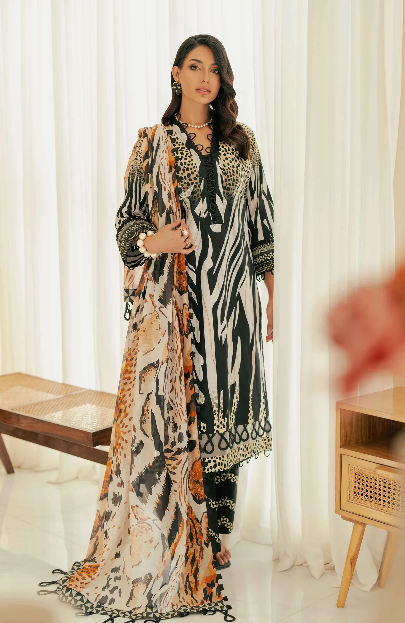 black long shirt with subtle digital print from Al Zohaib – view 4 – Poshaq